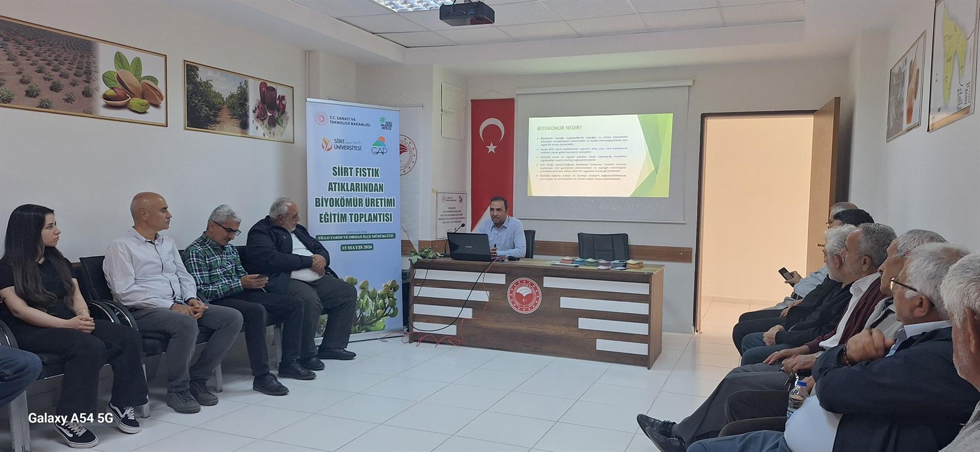 Siirt fıstık atıklarından biyokomür dönüşümü ve kullanımı projesi kapsamında, Tilloda toplantı düzenlendi